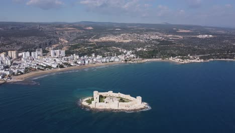 Castillo-De-La-Doncella-Del-Imperio-Romano-Medieval-Histórico