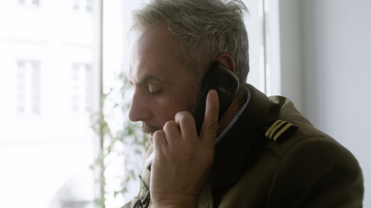 은이 전화하고 있어