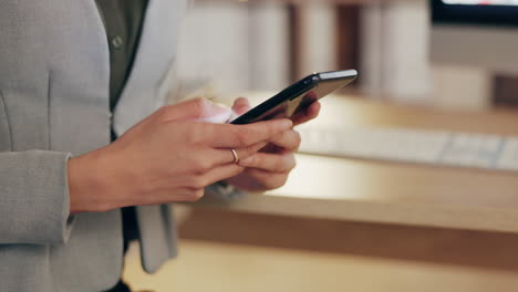 Closeup,-business-and-woman-with-smartphone