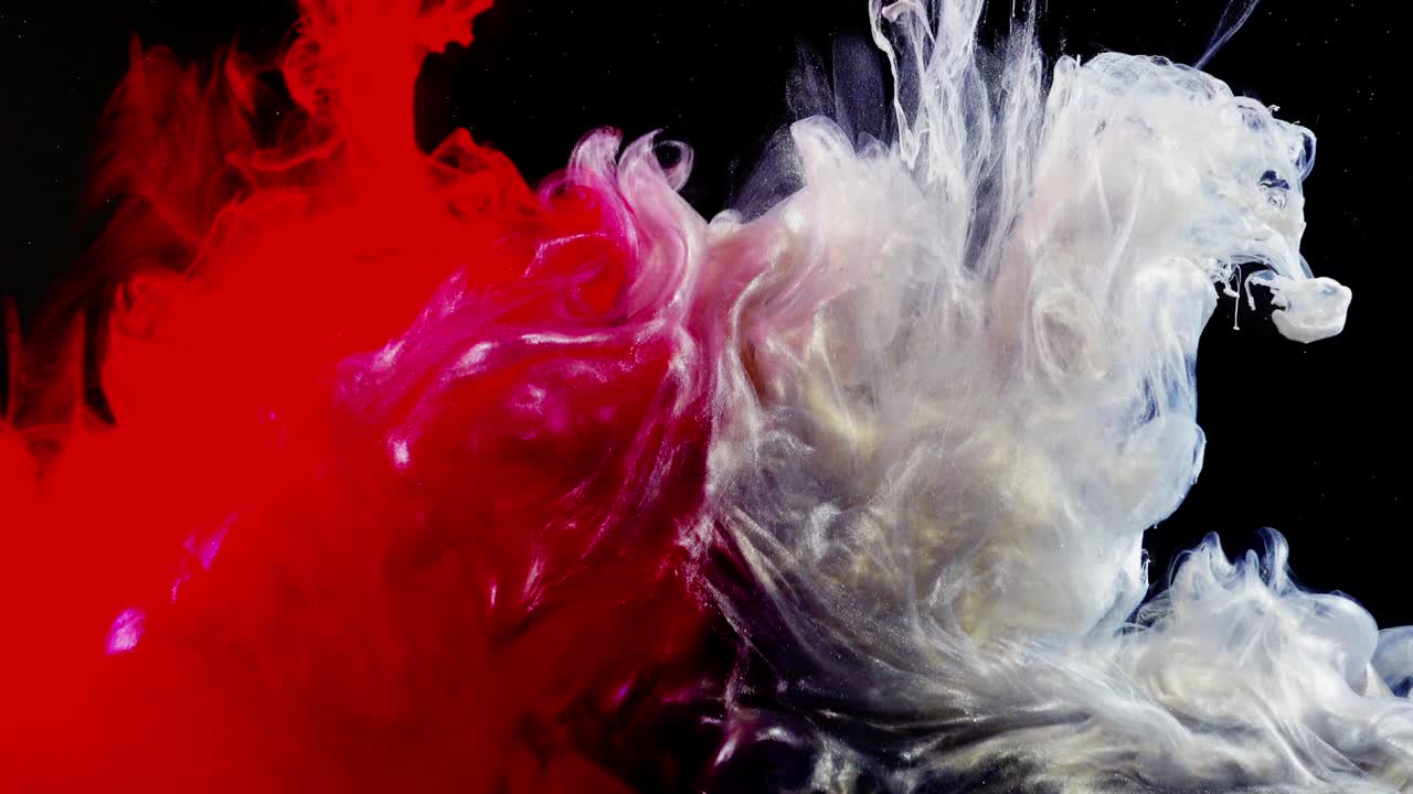 Forme astratte. Riprese su sfondo nero. Mescolanza di colori