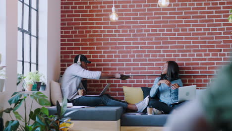 creatividad, oficina y trabajo en equipo para el diseño web