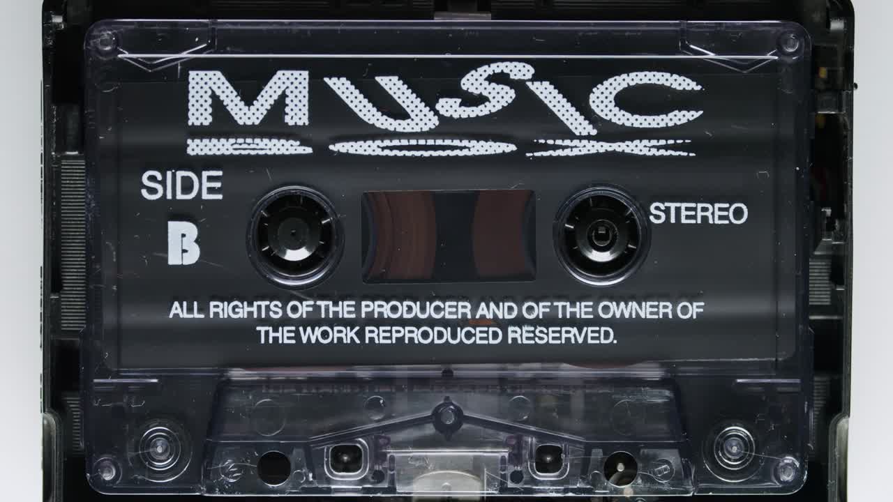 빈티지 오디오 카세트 클로즈업, 리윈딩 메커니즘, 휴대용 오디오 플레이어