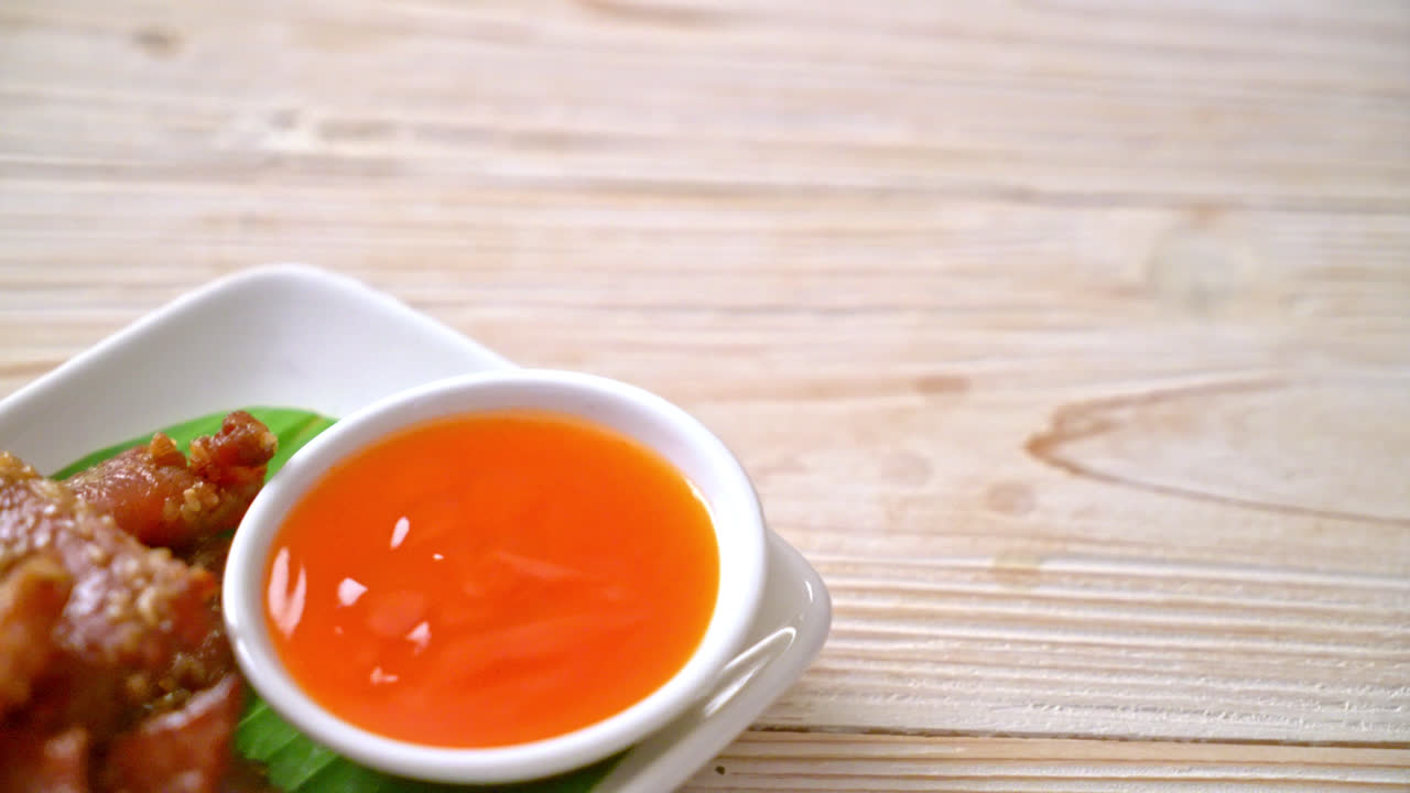 Soltørret svinekød med sauce