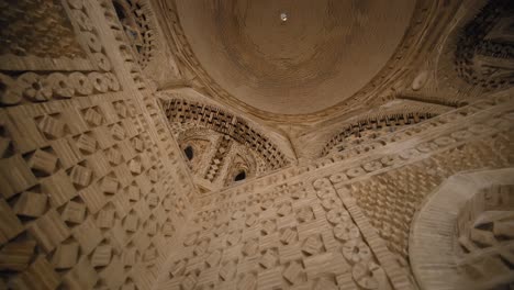 bukhara uzbekistán dentro del mausoleo de ismail somoni