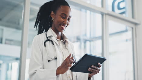 Doctor,-woman-and-tablet-for-healthcare-service