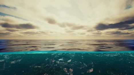 vista dividida sobre y bajo el agua en el mar del caribe con nubes