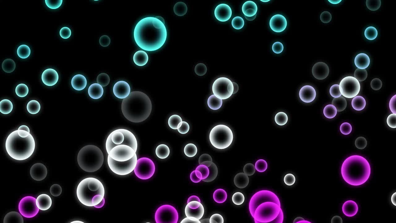 las burbujas de jabón de colores vuelan sobre un fondo negro.