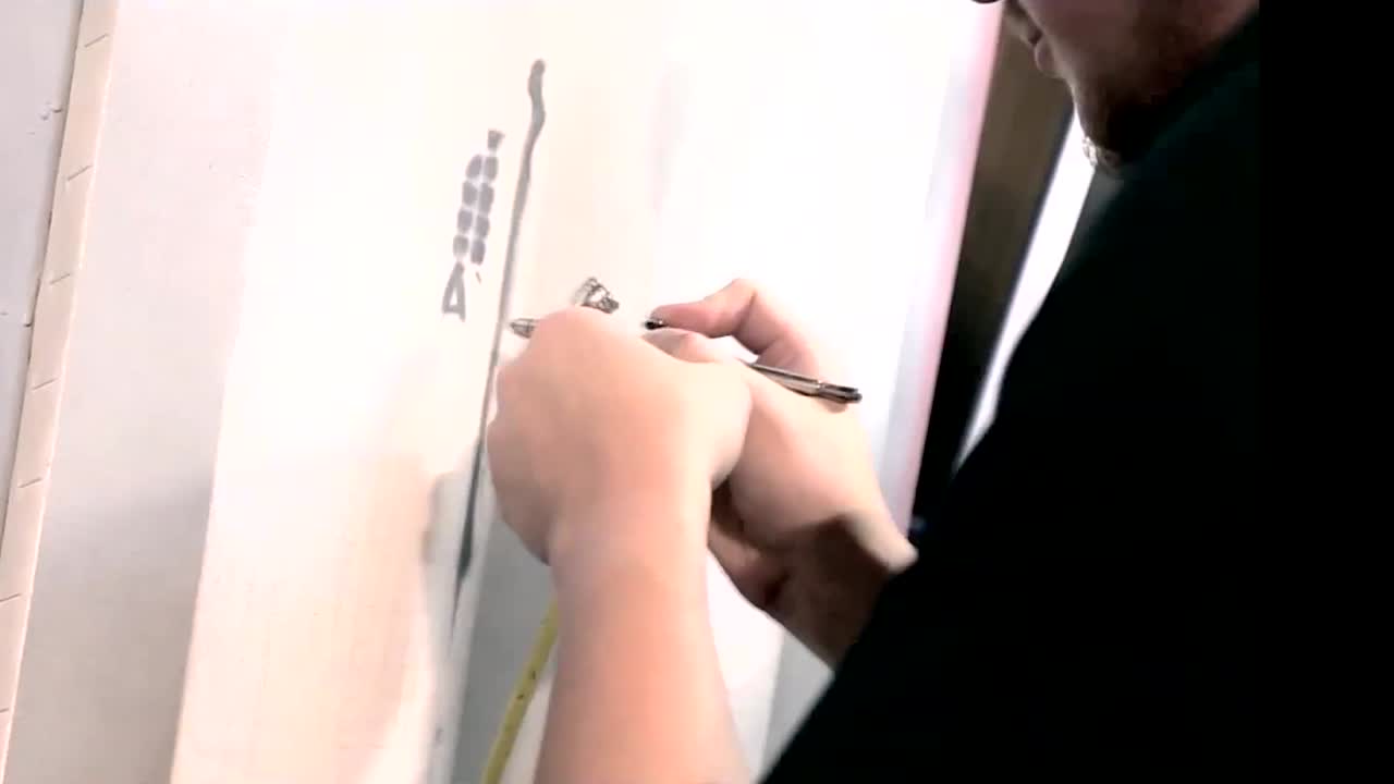 에어브러시 페인팅 진행 중