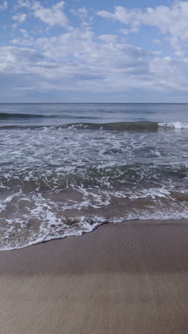 Gezeiten-Am-Strand-In-Vertikaler