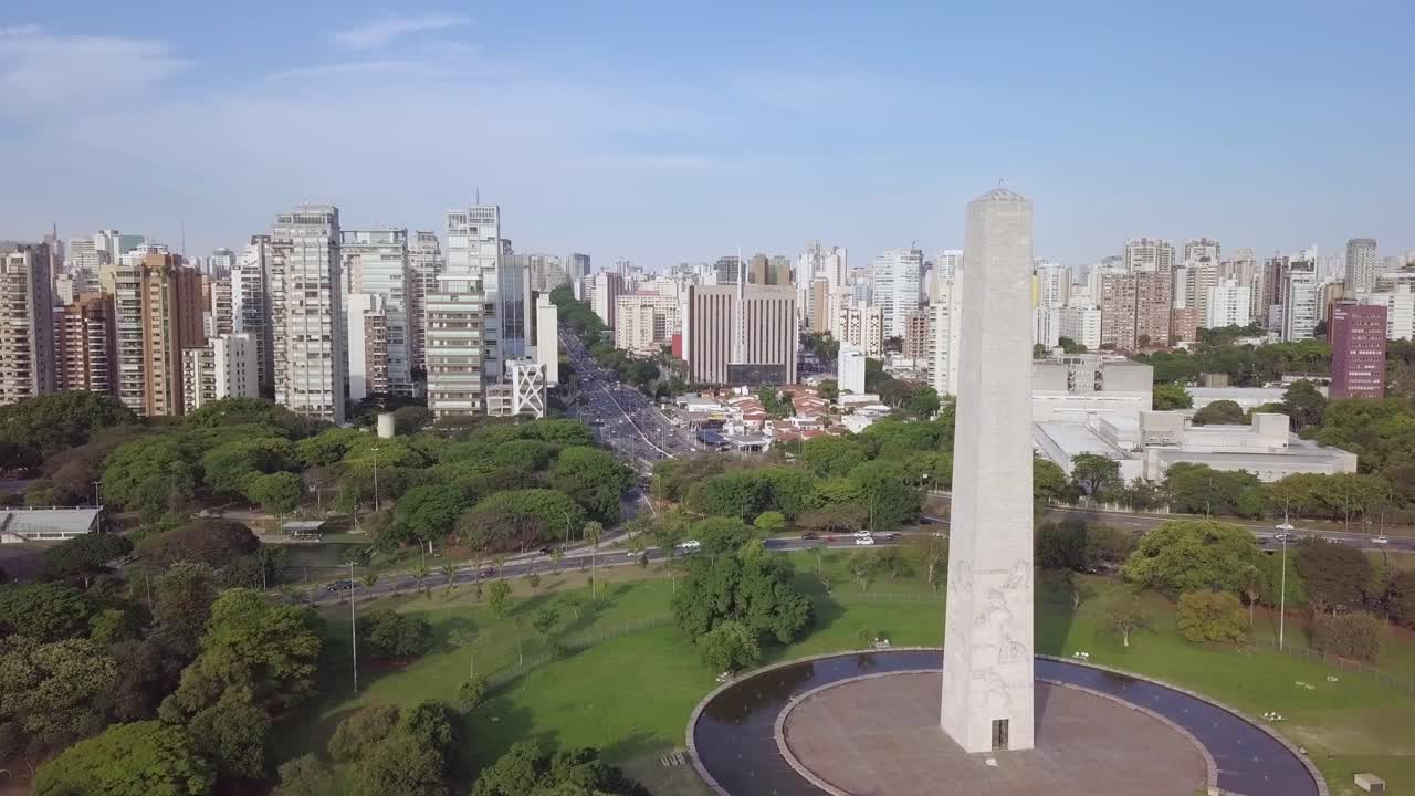 parque ibirapuera en el centro de sao paulo con el famoso monumento - fotografía aérea del atardecer de verano