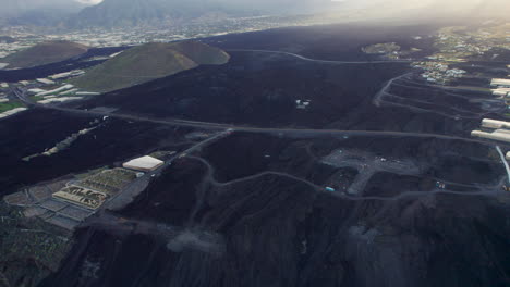 Fantástica-Vista-Aérea-Del-Gran-Cinturón-Volcánico-Del-Volcán-Tajogaite-Que-Entró-En-Erupción-En-La-Palma-En-2021