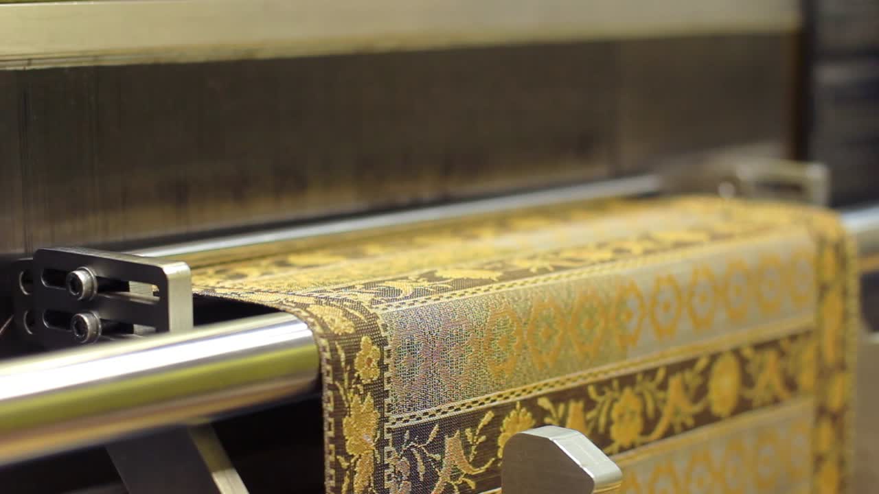 움직이는 짜기 기계. 짜기 도구 재료 생산