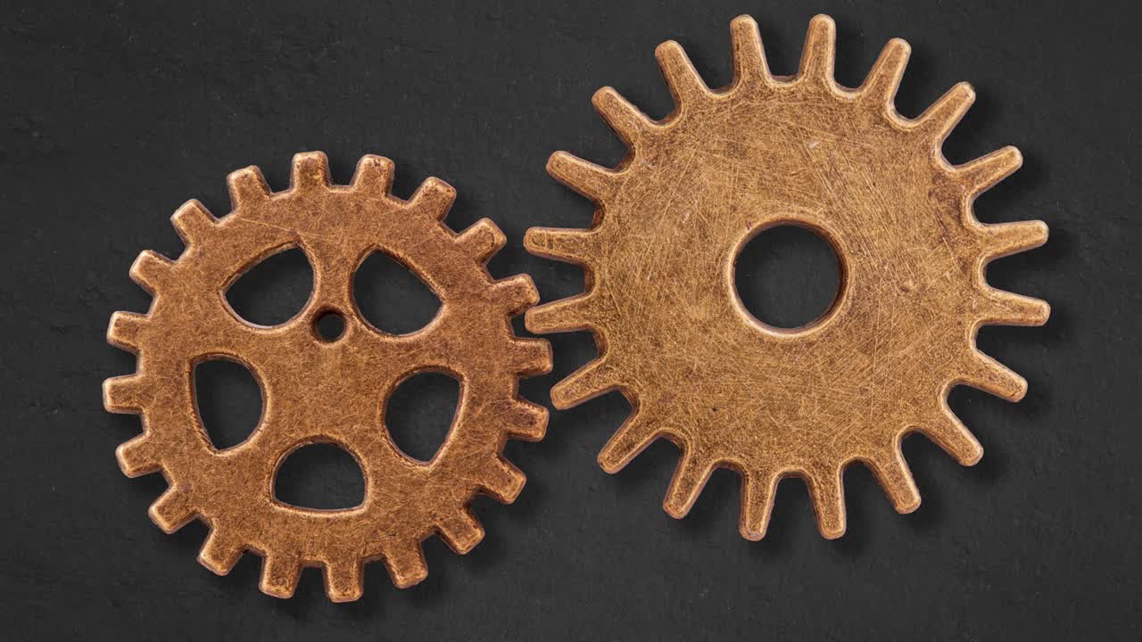 오래된 기어 은 조화와 협력으로 작동합니다.