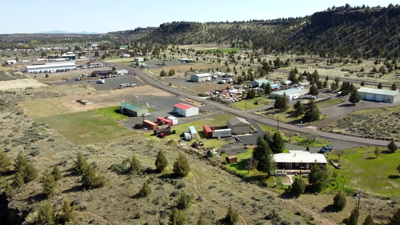 US, Oregon, Redmond, Crooked River Ranch, 2025-04-12 - Drone view rising up over the gorge of the Crooked River just south of the ranch in spring in central Oregon