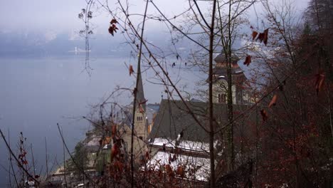 Clip-Filmado-En-Europa-En-Austria-Desde-Un-Pueblo-Llamado-Hallstatt-Que-Está-Junto-A-Un-Lago