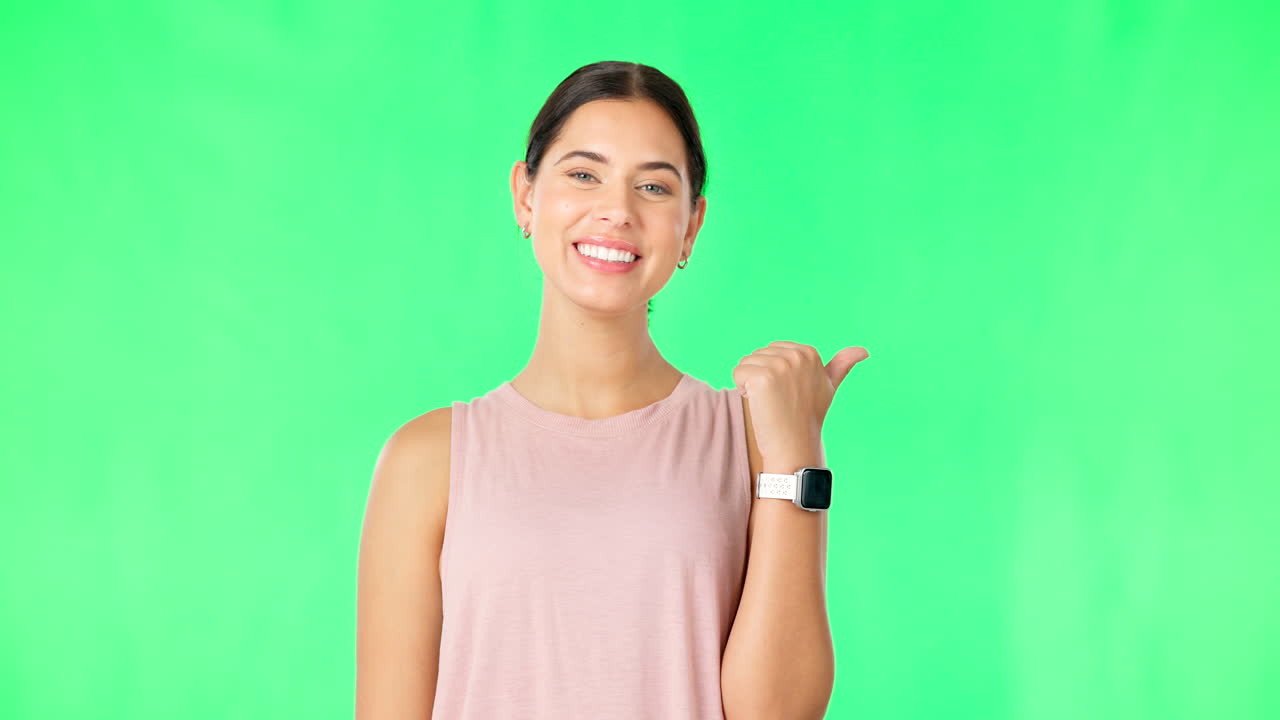 cara de mujer, señalando y el gesto de la aptitud en verde