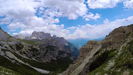 timelapse parco naturale nazionale tre cime nelle alpi dolomitiche. splendida natura d'italia.