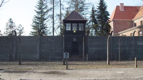 iconische auschwitz museum bewaker wachttoren ingang toeristische attractie gebouw