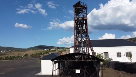 torre de mina antigua y edificios de una mina de carbón subterránea llamada pozo julia en fabero vista aérea-5