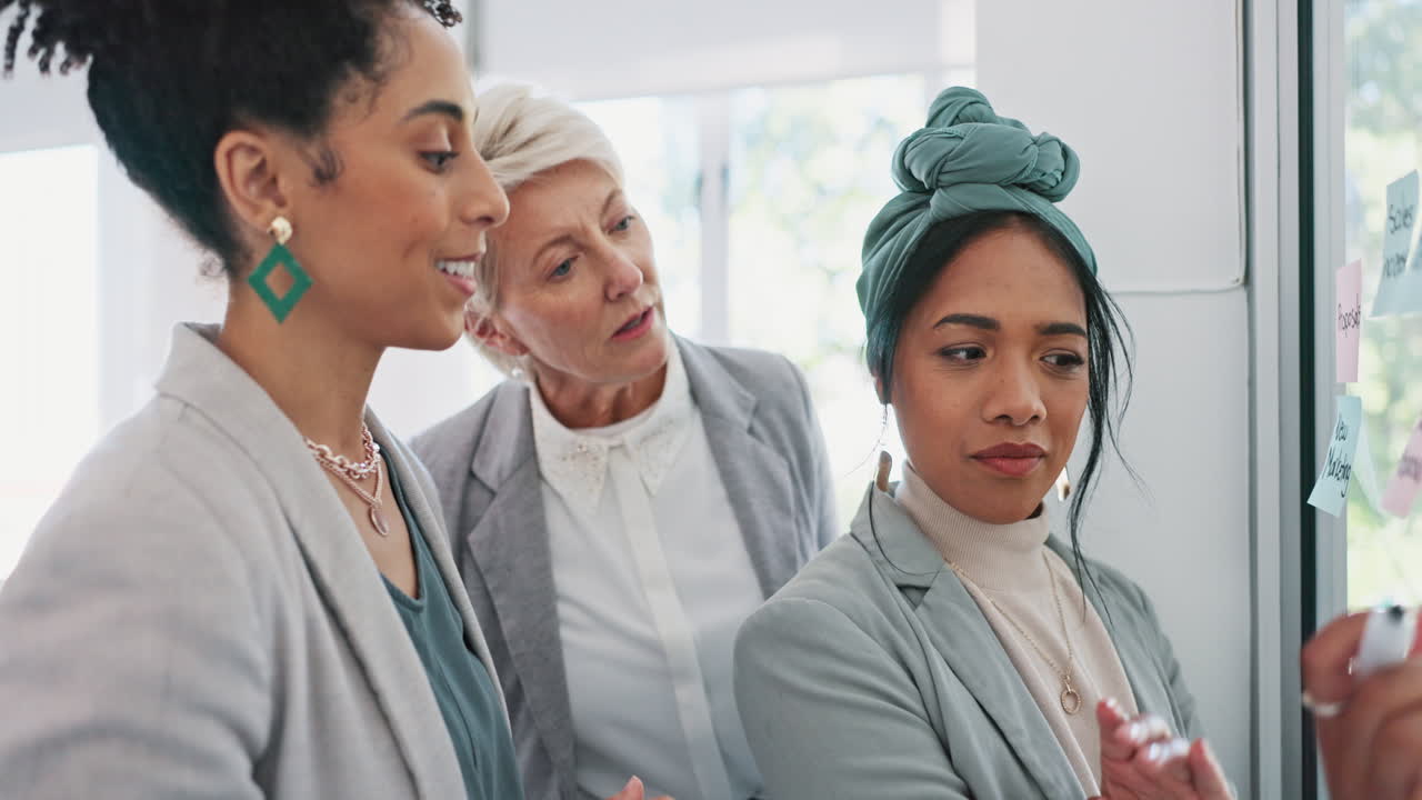 trabajo en equipo, notas adhesivas y colaboración