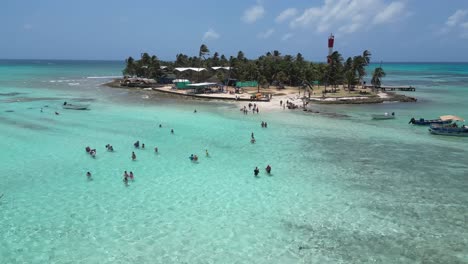 haynes cay und rose cay auf der insel san andrés in kolumbien klares wasser ozean