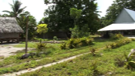 Patio-De-La-Escuela-En-Fanning-Island,-República-De-Kiribati