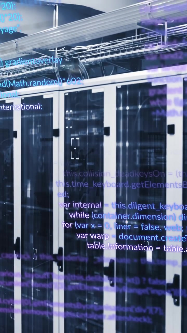 Animation af flerfarvet computersprog over dataserverracks i serverrum