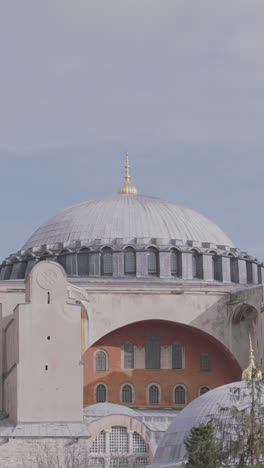 la cúpula de hagia sophia, en la ciudad de estambul.