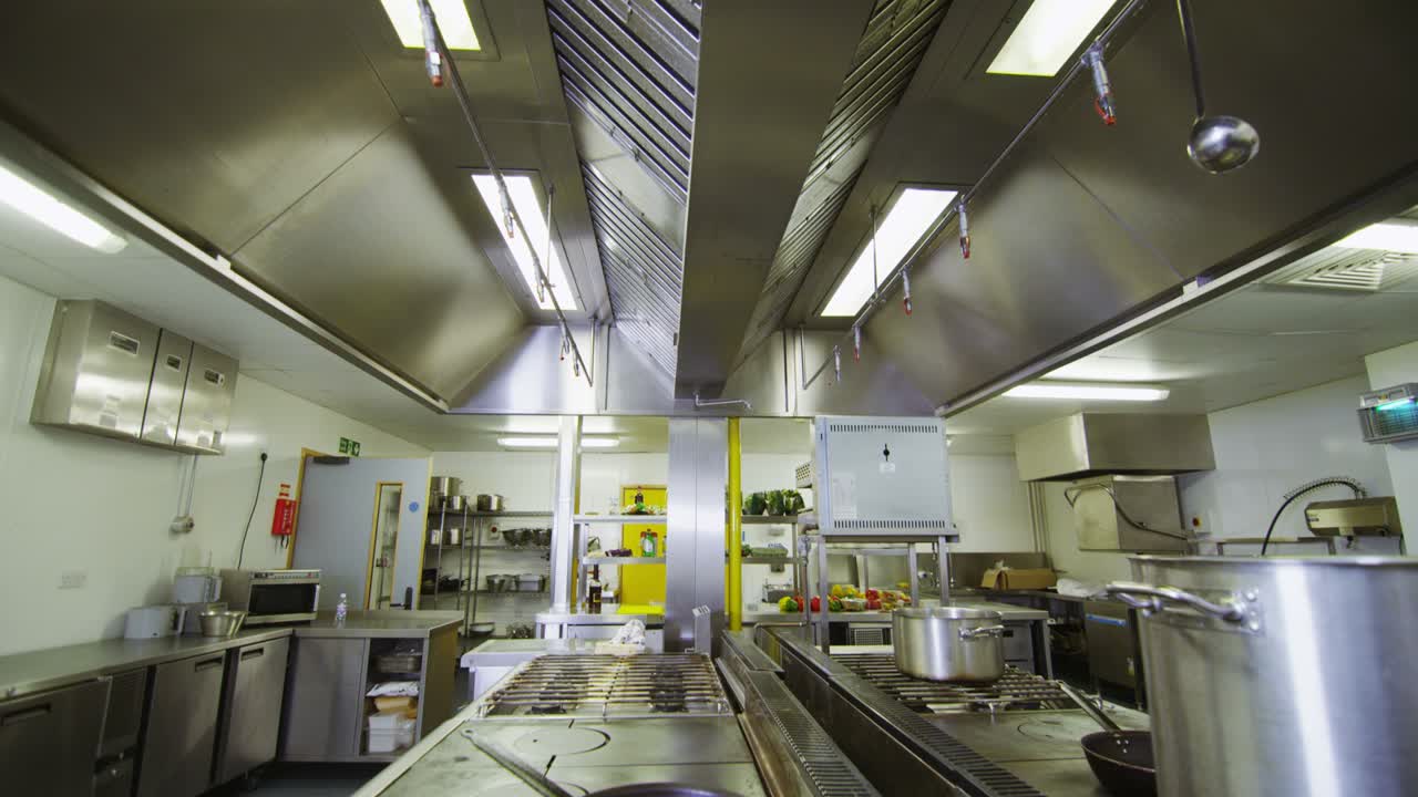Cozinha Vazia em Restaurante