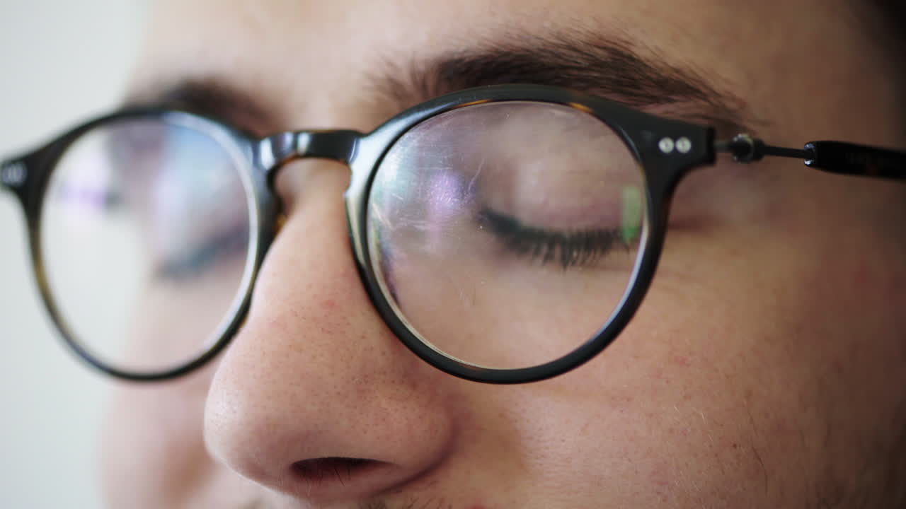 programador, reflejo de código en gafas