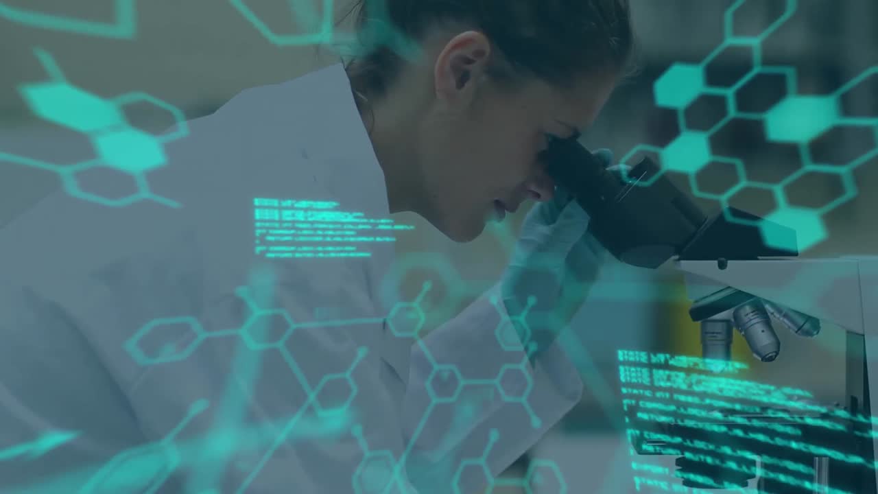 animación del procesamiento de datos sobre una científica caucásica
