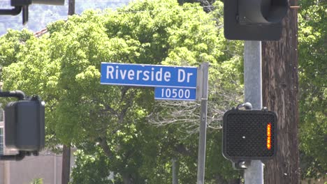 Señal-De-Calle-Azul-De-Riverside-Drive