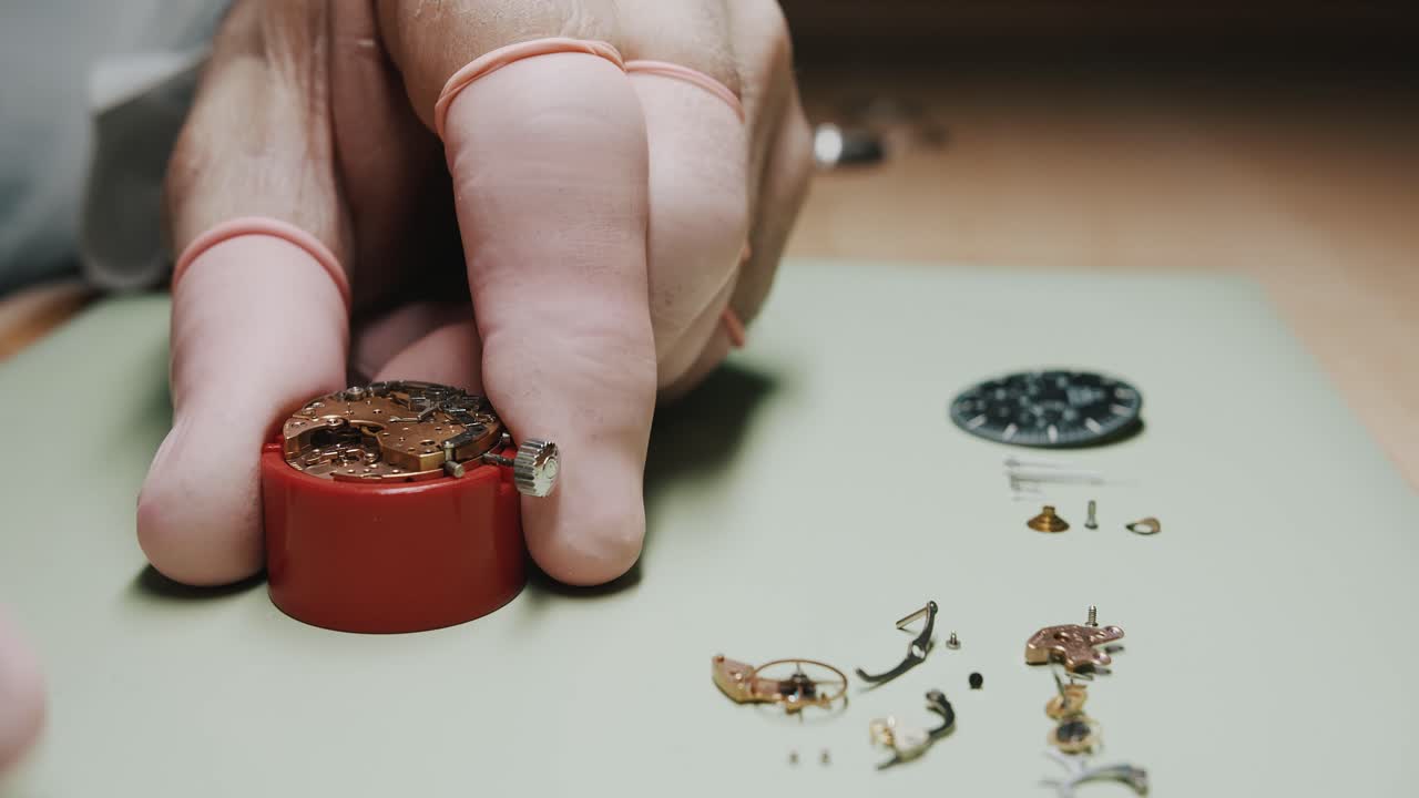 Watch Repair: A Close-Up Look at the Precision and Craftsmanship of Watchmaking