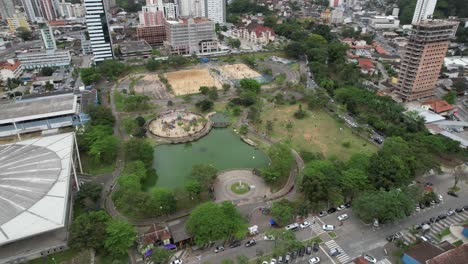 Video-Drone-Del-Parque-Ramiro-Ruediger,-Parque-Público-En-La-Ciudad-De-Blumenau,-Santa-Catarina,-Brasil