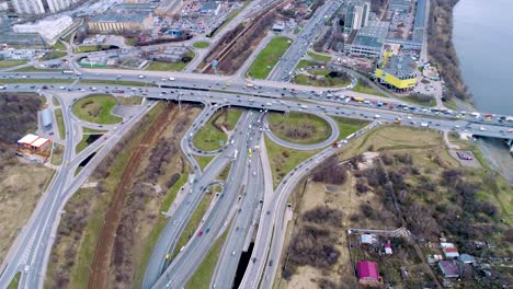 vista aérea de una intersección de autopista