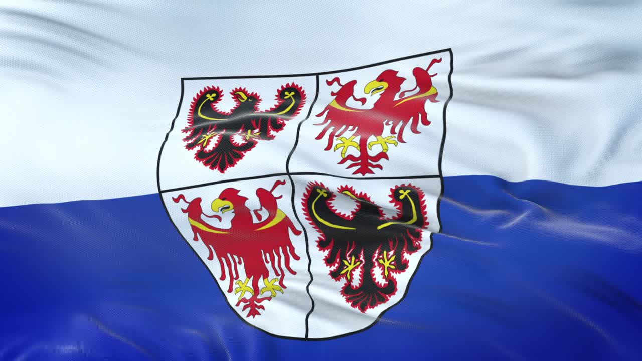 Flaga Trentino-Górnej Adygi (region Włoch) powiewająca na wietrze z bardzo szczegółową teksturą tkaniny. Płynna pętla