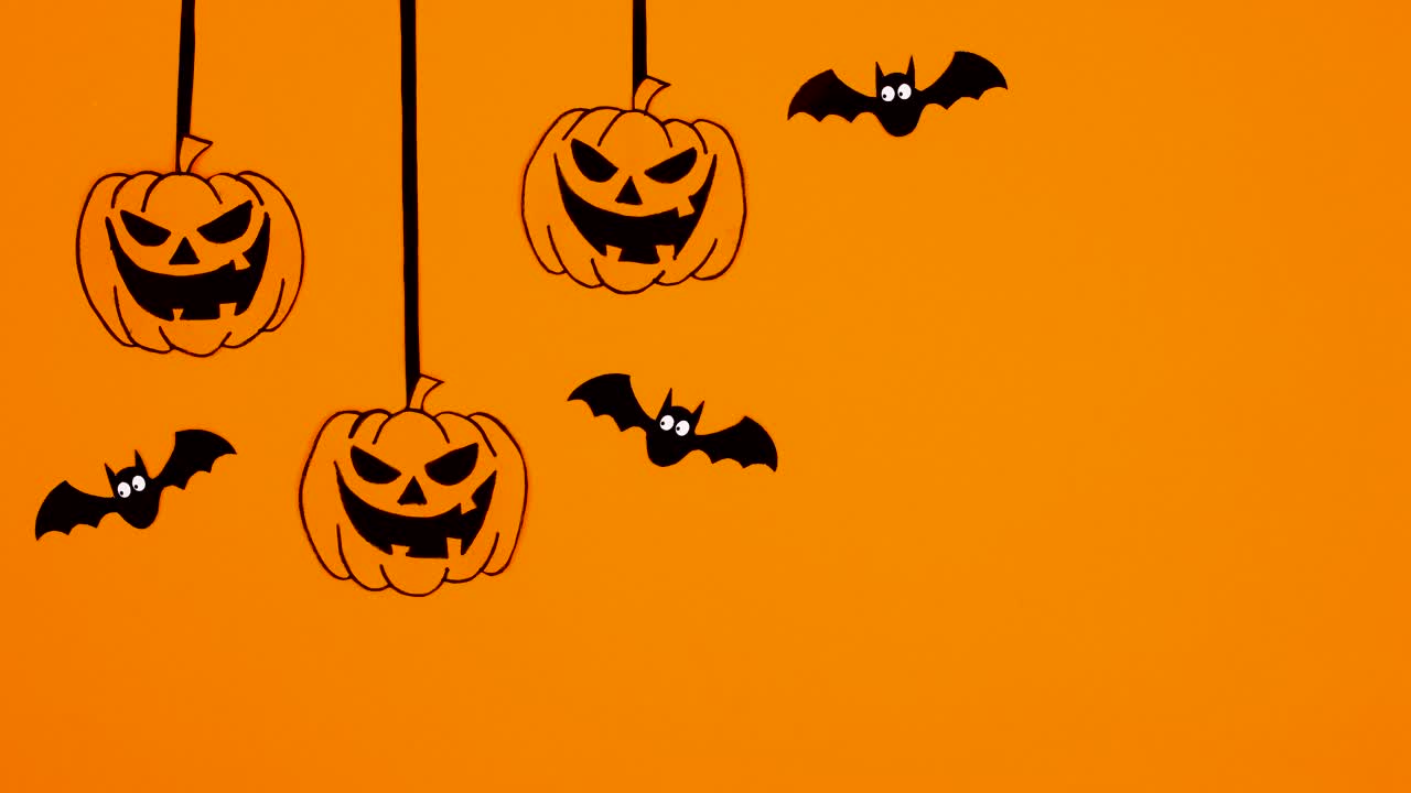 할로윈 날아다니는 박와 오렌지 테마의 로프에 움직이는 호박.