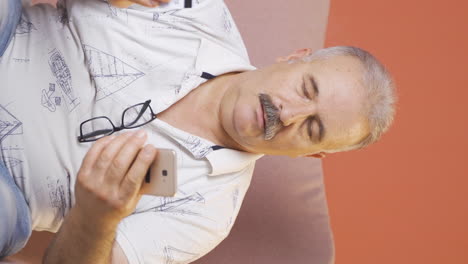 Vertical-video-of-Old-man-shopping-with-credit-card.