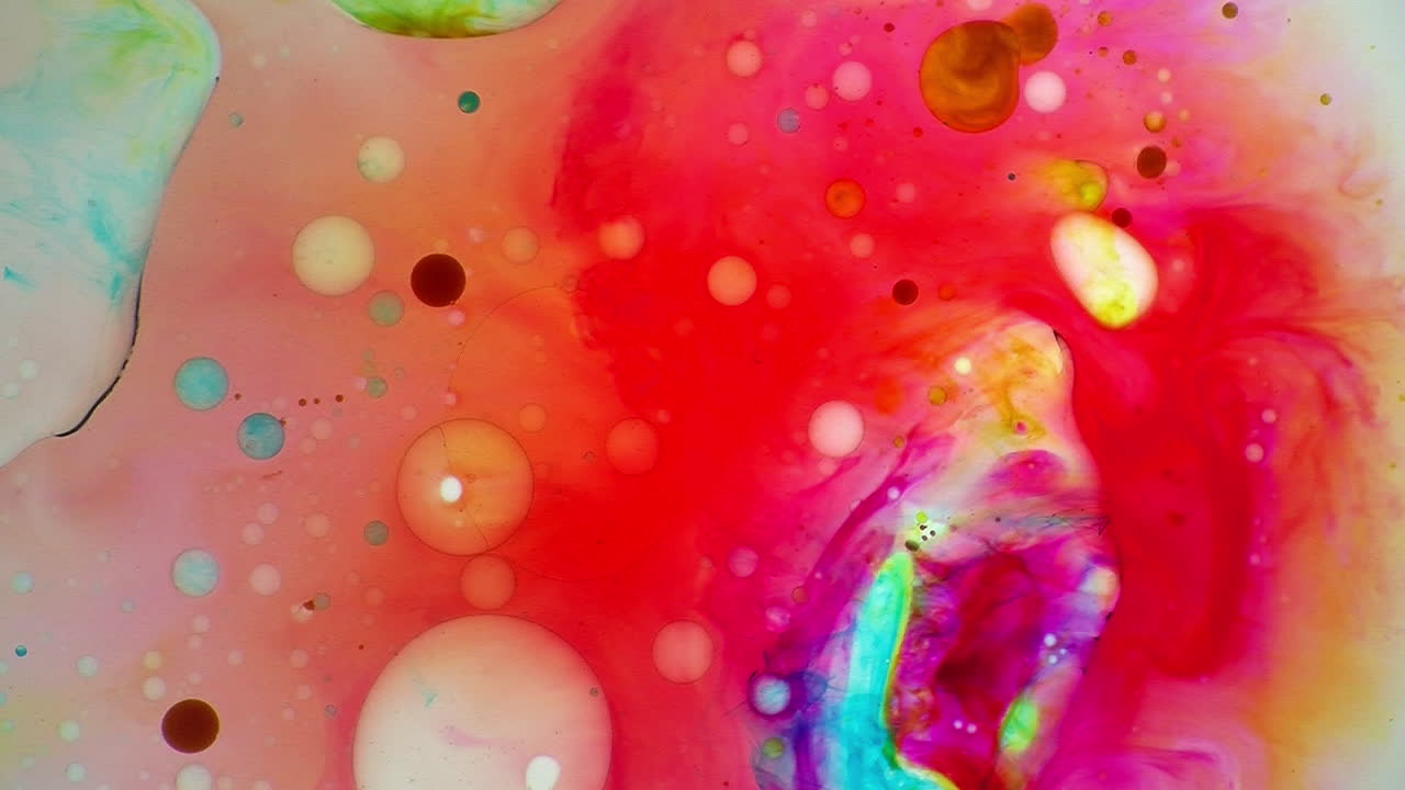 la tinta multicolor se mueve de un lado a otro en un espectáculo de luces líquidas