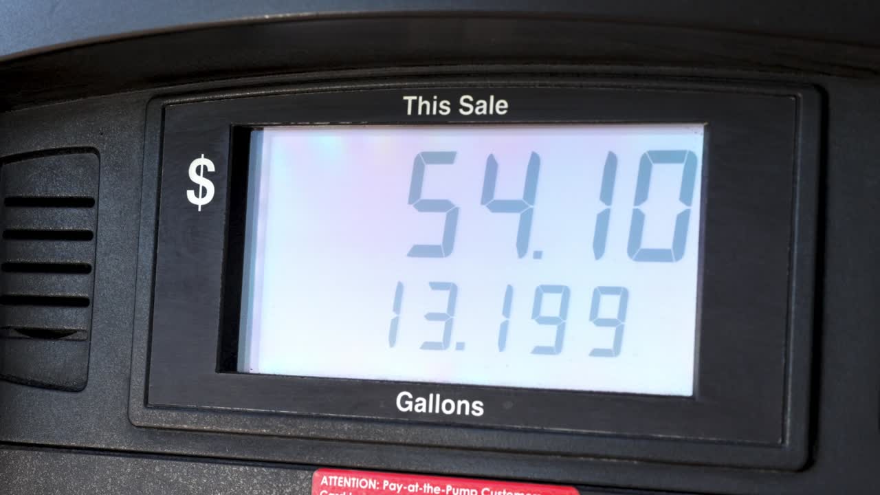 연료 프 가격은 가솔린을 위해 올라갑니다.