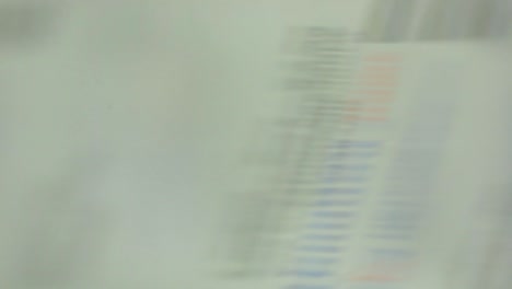 imagen borrosa de la etiqueta de un frasco farmacéutico