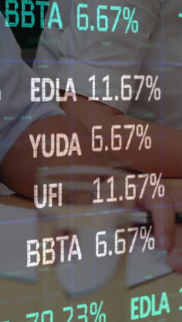 animación del procesamiento de datos financieros sobre personas de negocios en la reunión