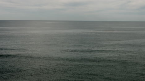 Una-Vista-Del-Océano-Pacífico-Desde-Una-Vista-En-Encinitas,-California