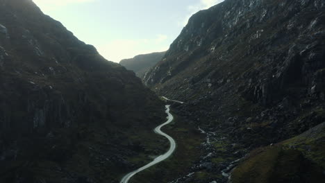 impresionantes imágenes aéreas, la brecha de dunloe, co kerry, irlanda