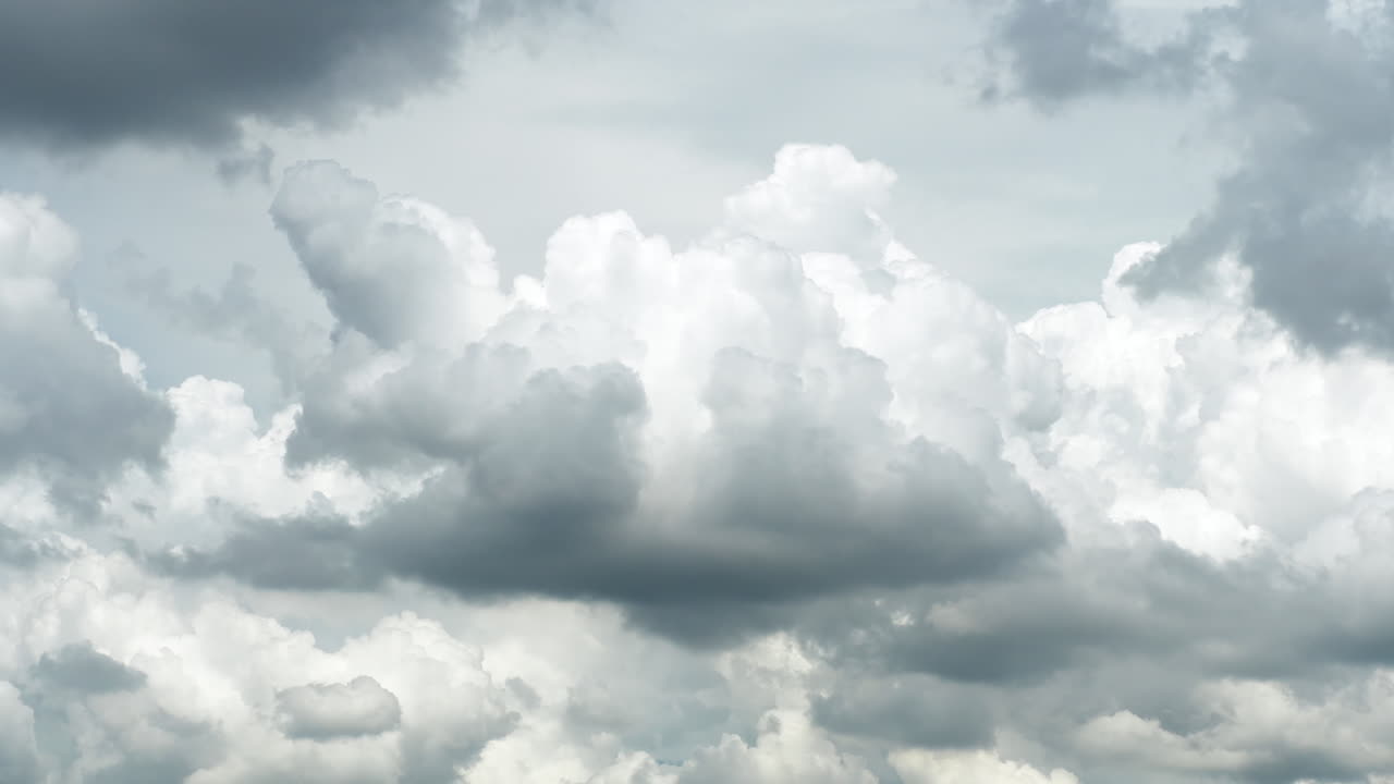lapso de tiempo de hermoso cielo azul con nubes en un día soleado brillante para fondo abstracto