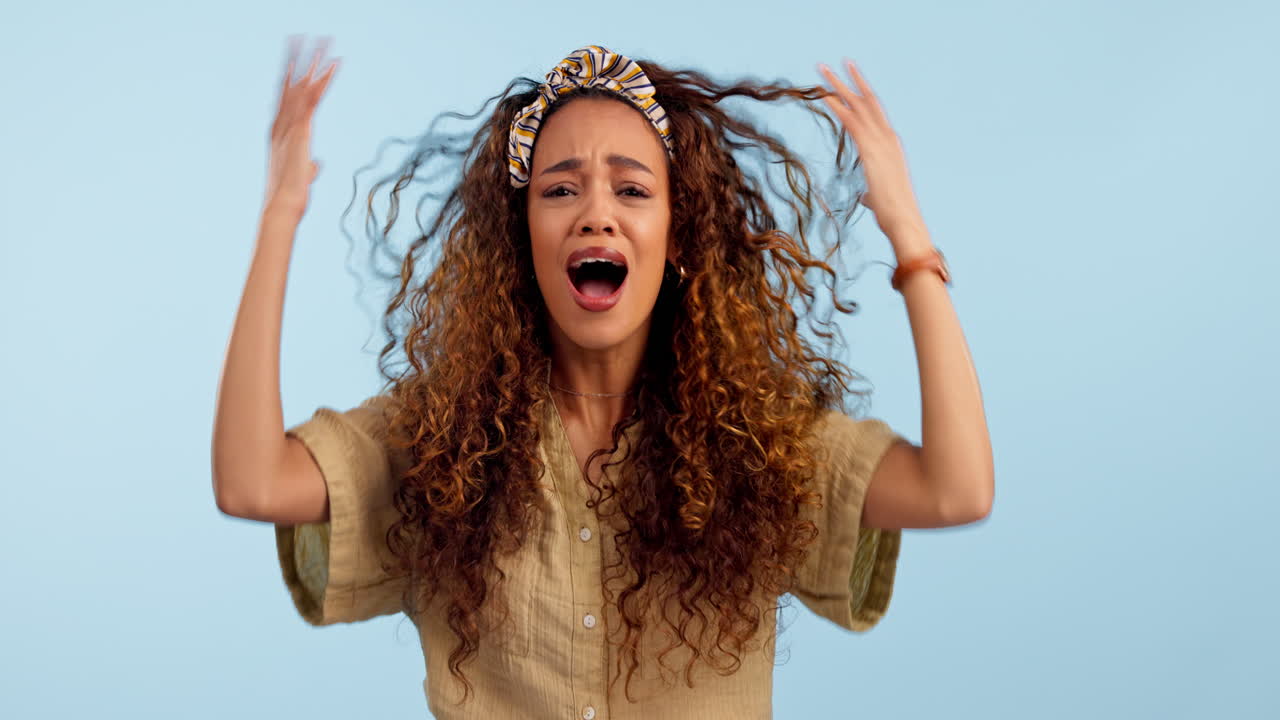 불안, 얼굴과 슬픈 여성은 스트레스와 함께 스튜디오에