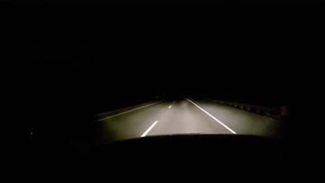 Nachts-Auf-Der-Autobahn-Fahren