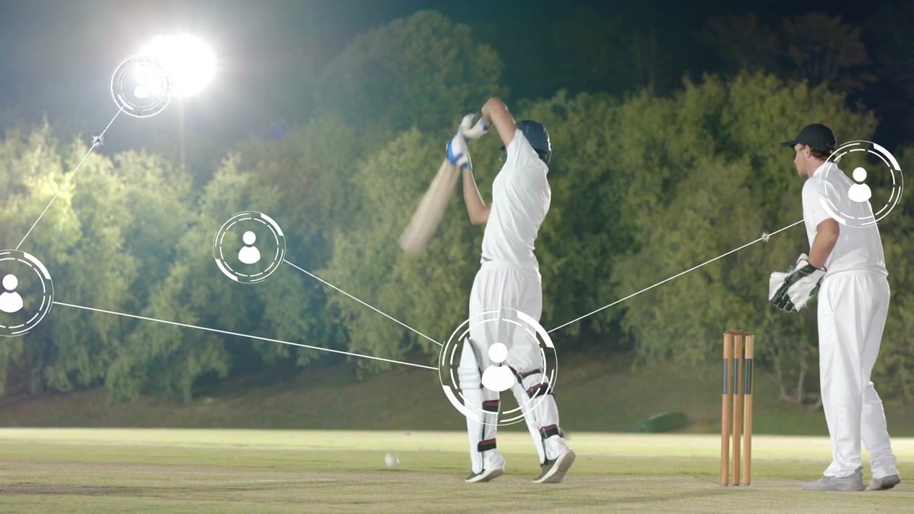 Batter skifter position og slår bolden, mens bowleren kaster, med et cricketdata-overlay, der forbinder holdet med scoren.