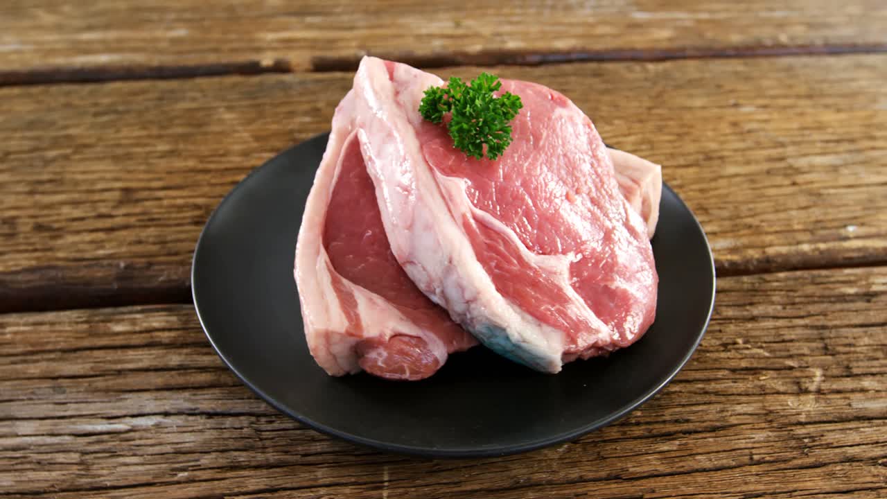 검은 접시에  ⁇ 은  ⁇