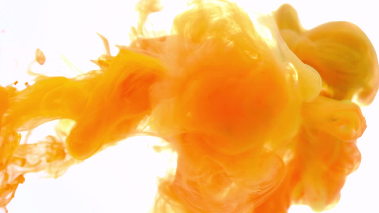 4k: 물에 떨어지는 색, 추상적인 색 혼합, 잉크의 한 방울, 물 위에 떨어지는 페인트 혼합, 물 속에 있는 다채로운 잉크, 4k 영상